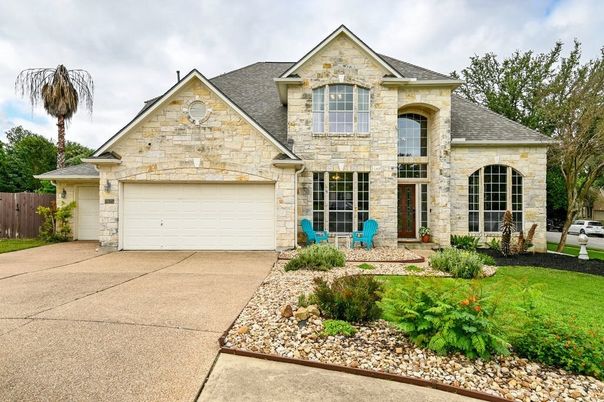 Attached, Exterior, Facade, Brick Traditional