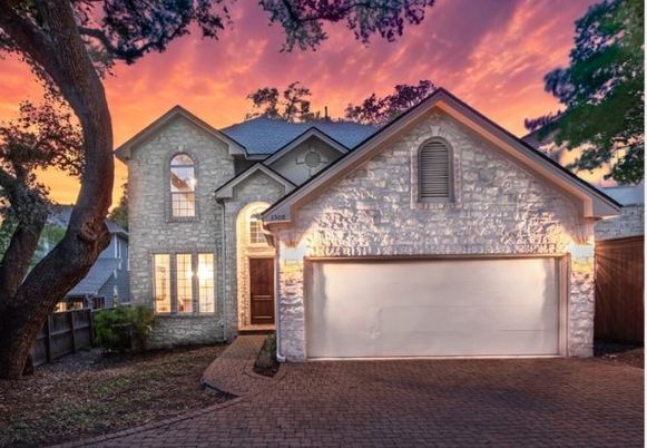 Attached, Exterior, Facade, Brick Traditional