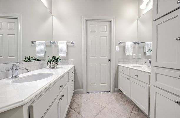 Bathroom, Dual Sink Vanities, Interior