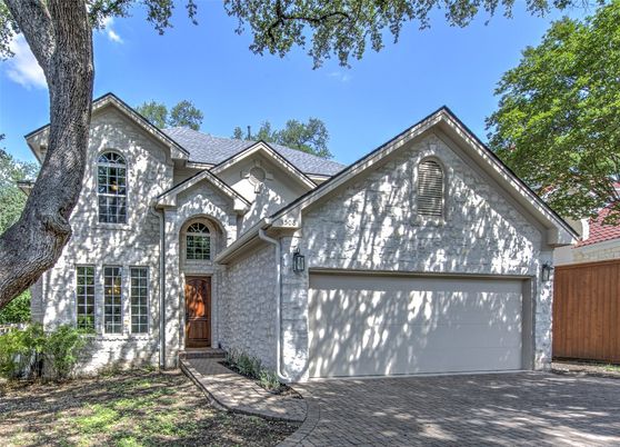 Attached, Exterior, Facade, Brick Traditional