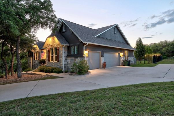 Attached, Exterior, Facade, Ranch