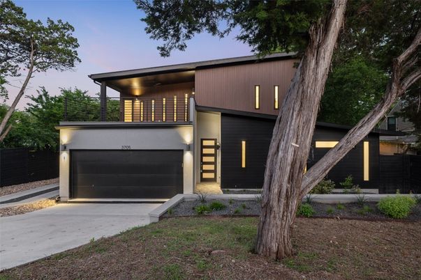 Attached, Exterior, Facade, Modern