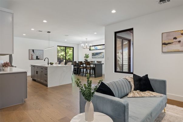 Chandelier, Dining room, Interior, Kitchen, Pendant Lights, Recessed Lighting, Wood Texture Flooring