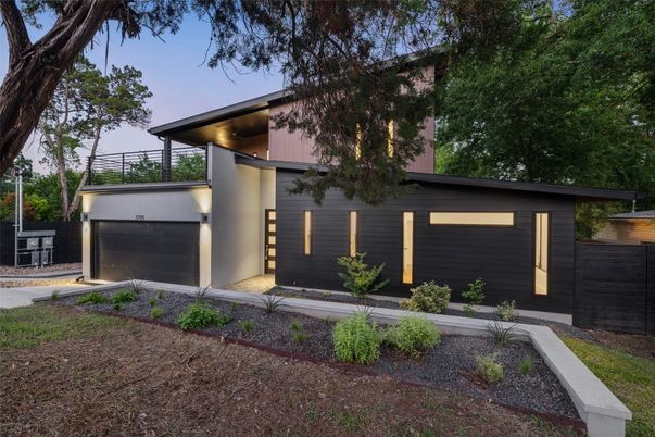Attached, Exterior, Facade, Modern