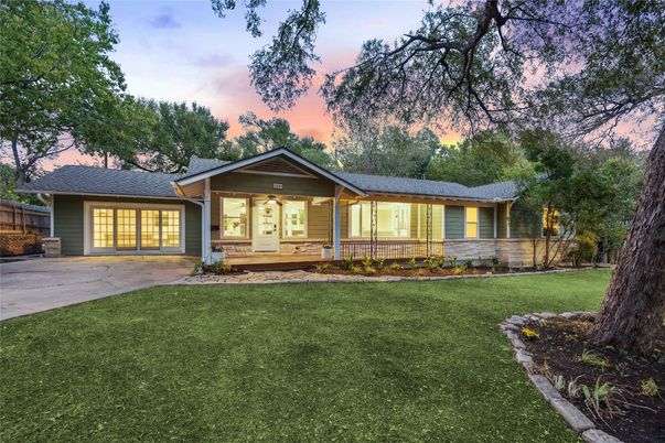 Backyard, Exterior, Facade, Ranch