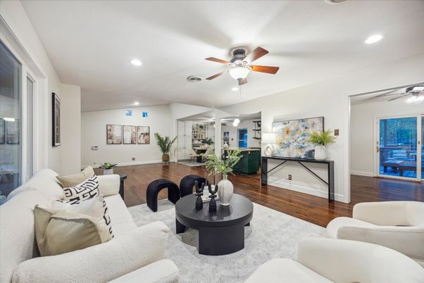 Interior, Living room, Recessed Lighting, Wood Texture Flooring