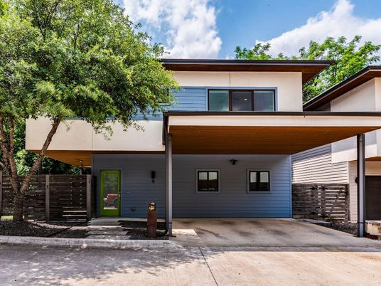 Exterior, Facade, Modern