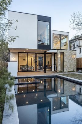 Exterior, Facade, Pool, Modern