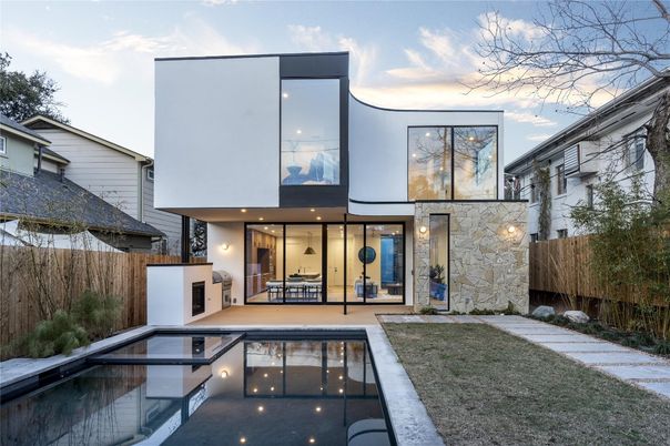 Backyard, Exterior, Facade, Pool, Modern