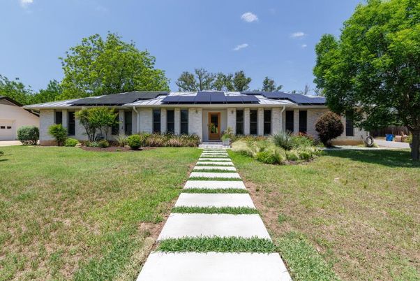 Backyard, Exterior, Facade, Solar Panels, Ranch