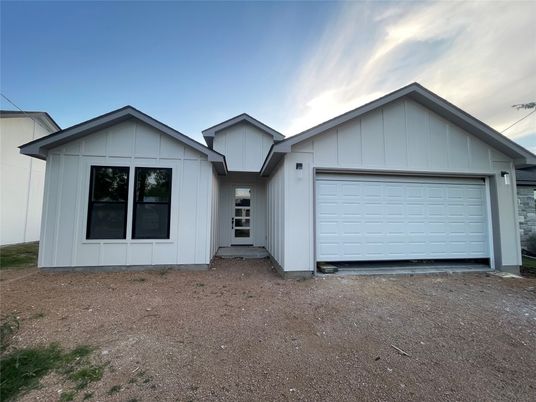 Attached, Exterior, Facade, Farmhouse