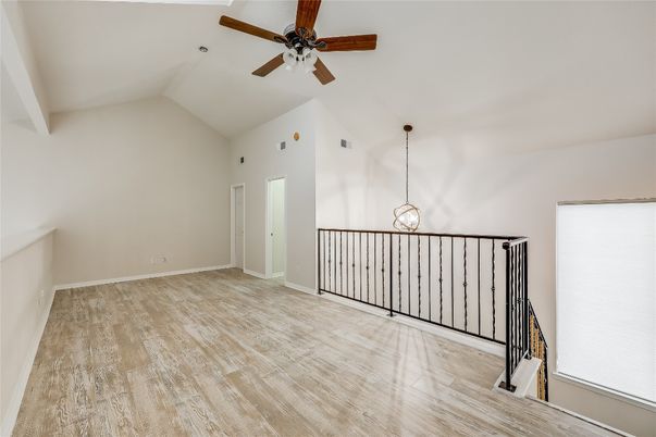 Empty room, Interior, Pendant Lights