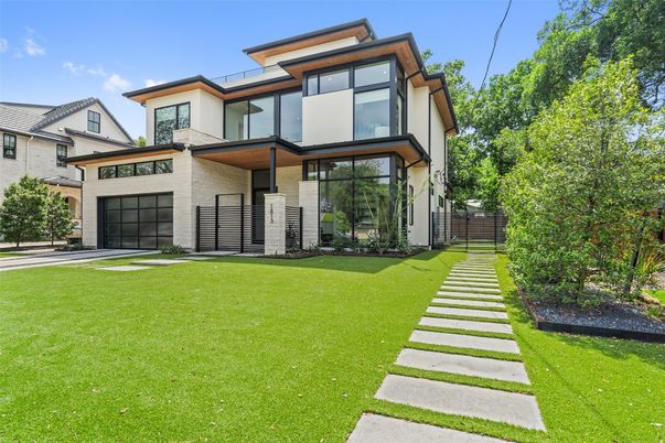 Attached, Backyard, Exterior, Facade, Brick Facade, Modern