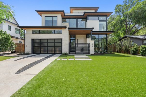 Attached, Backyard, Exterior, Facade, Modern
