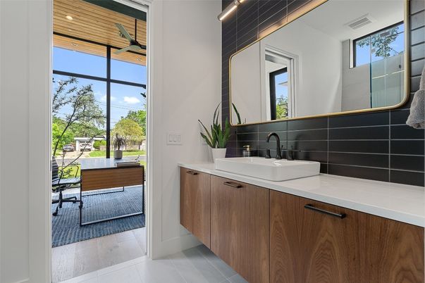 Bathroom, Interior, Recessed Lighting