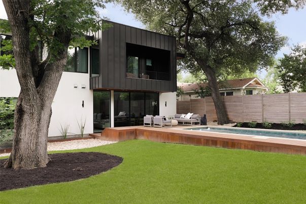 Backyard, Exterior, Facade, Modern