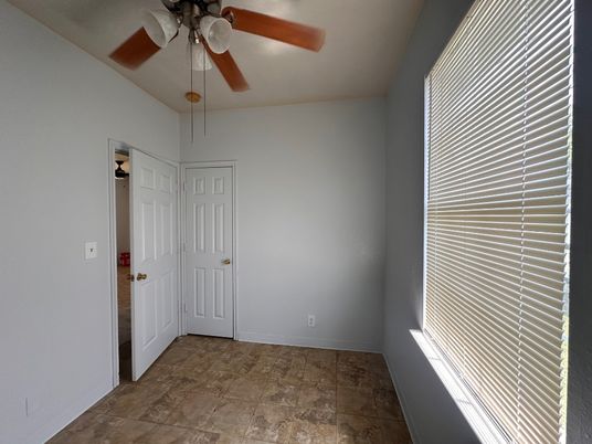 Empty room, Interior