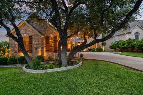 Backyard, Exterior, Facade, Brick Facade, Brick Traditional