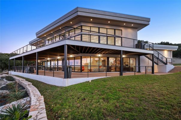 Backyard, Exterior, Facade, Modern