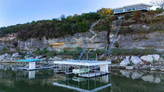 Exterior, Lake
