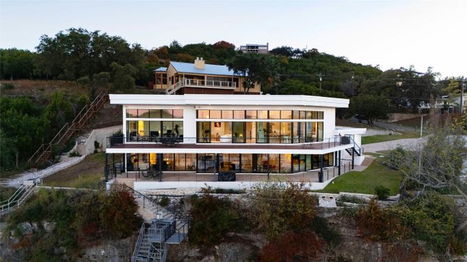 Backyard, Exterior, Facade, Modern