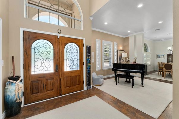 Dining room, Interior, Piano, Recessed Lighting