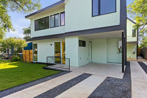 Exterior, Facade, Modern