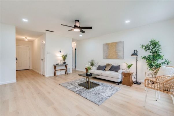 Interior, Living room, Recessed Lighting, Wood Texture Flooring