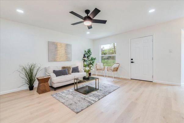 Interior, Living room, Recessed Lighting, Wood Texture Flooring