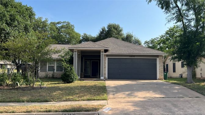 Attached, Exterior, Facade, Ranch