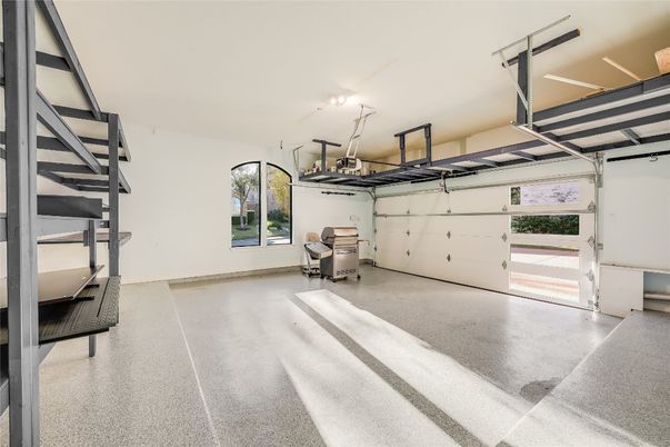 Garage, Interior