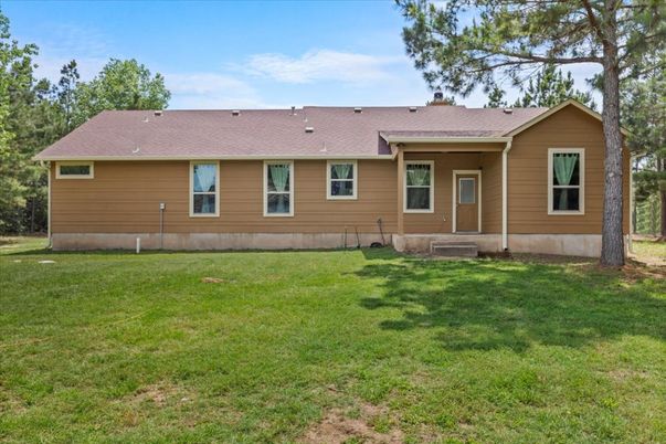Backyard, Exterior, Facade, Ranch