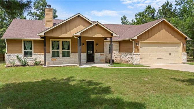 Attached, Exterior, Facade, Ranch