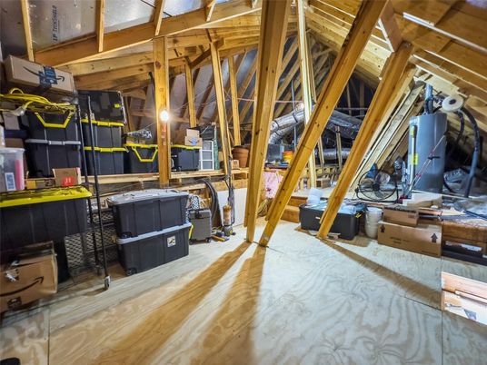 Hot Tub, Interior, Wooden Beams