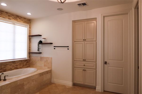 Bathroom, Interior, Recessed Lighting