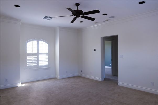 Empty room, Interior