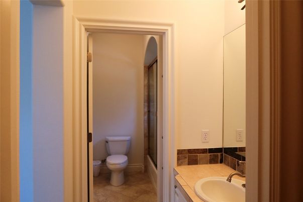 Bathroom, Interior, Tile Countertops