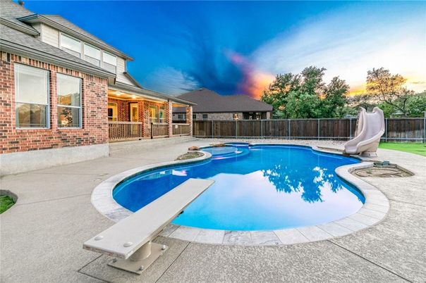 Exterior, Playground, Pool