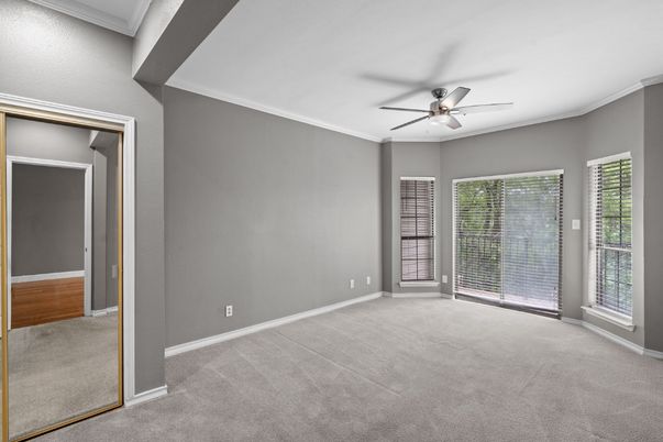 Empty room, Interior