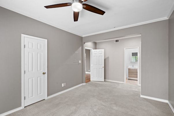 Empty room, Interior