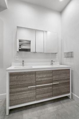 Bathroom, Interior, Recessed Lighting