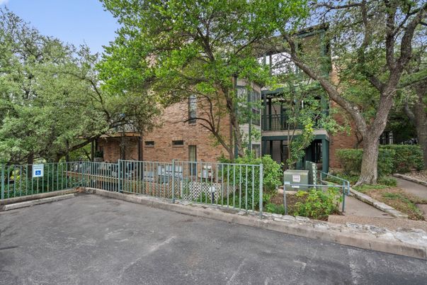 Exterior, Facade, Brick Facade, Rowhouse