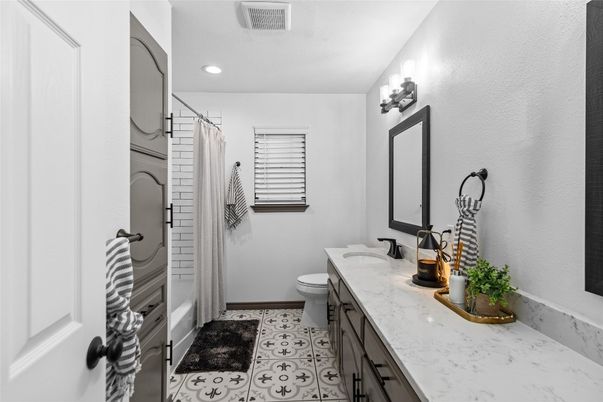 Bathroom, Interior, Recessed Lighting