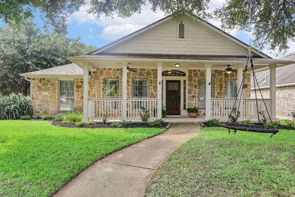 Exterior, Facade, Ranch