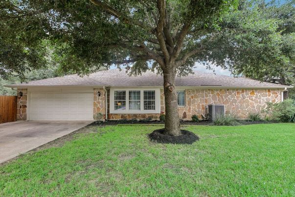Attached, Exterior, Facade, Ranch