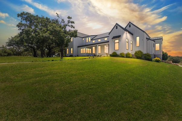 Backyard, Exterior, Facade, Farmhouse