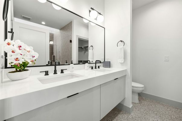 Bathroom, Dual Sink Vanities, Interior, Recessed Lighting