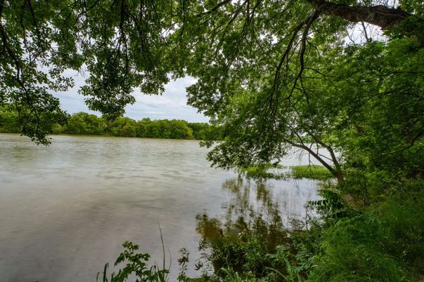 Exterior, Lake