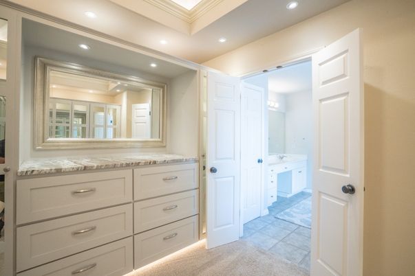 Bathroom, Dual Sink Vanities, Interior, Recessed Lighting