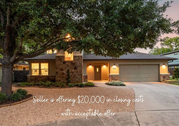 Attached, Exterior, Facade, Ranch
